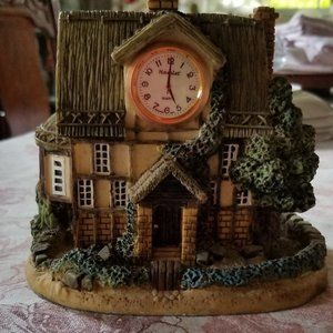 Clock depicting a cottage.